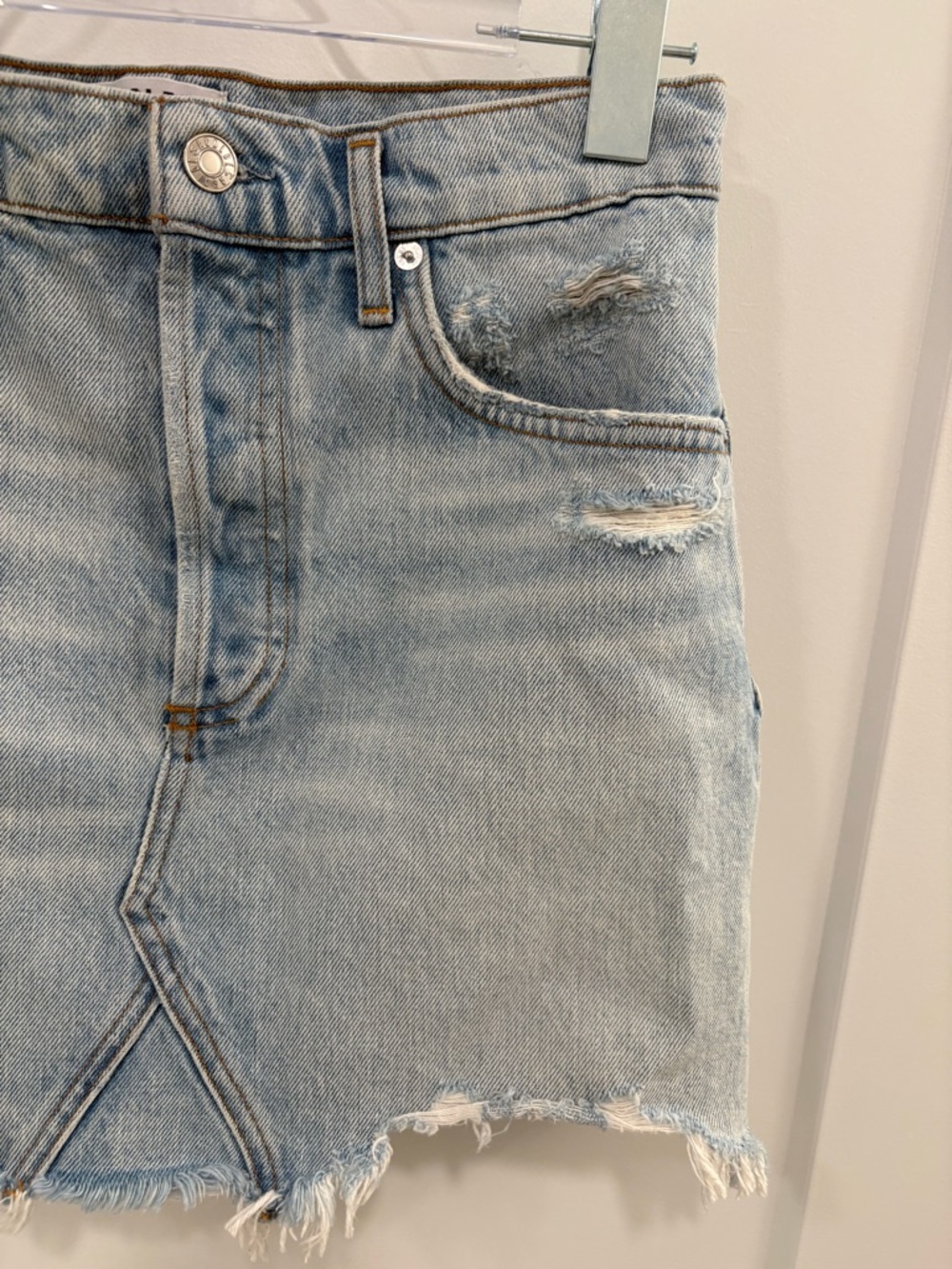 AGOLDE Quinn High Rise Denim Distressed Mini Skirt in Vega Size 26 - Picture 5 of 15